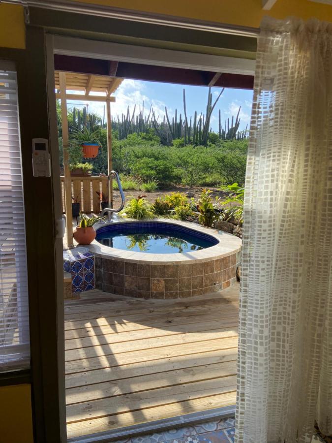 Cozy Studio With Private Spa Oranjestad Exterior foto