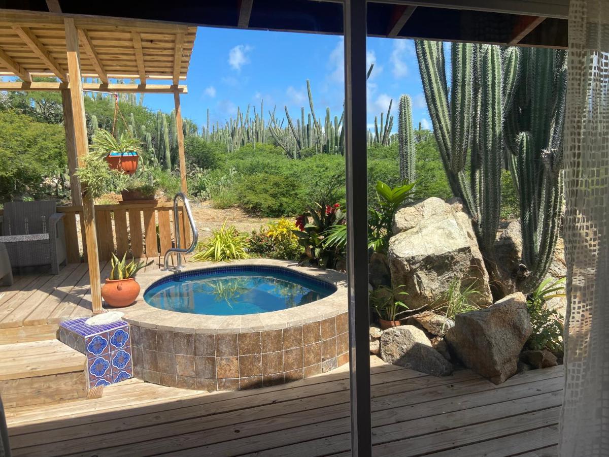 Cozy Studio With Private Spa Oranjestad Exterior foto